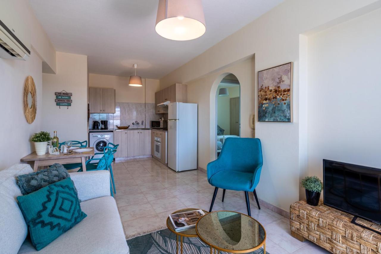 Sunny 2-Br Apartment In Mackenzie Ларнака Екстер'єр фото