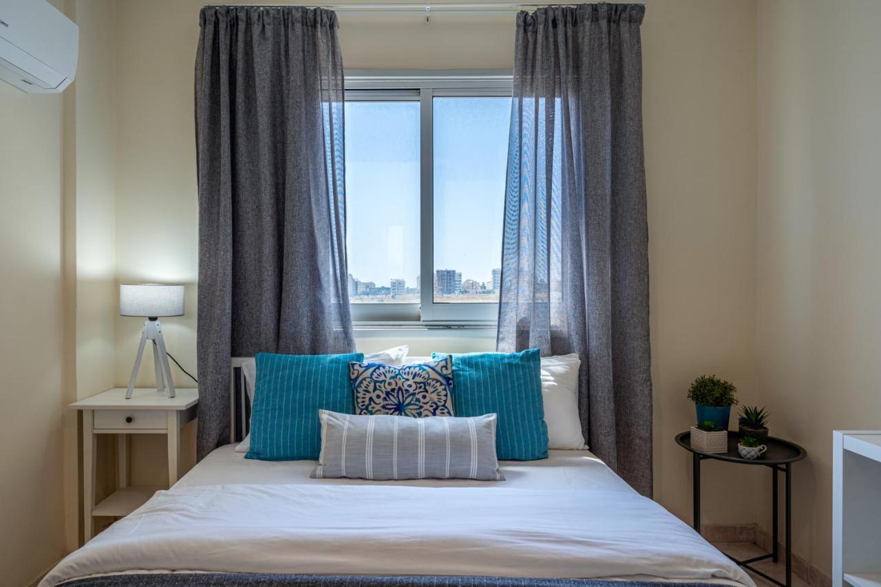 Sunny 2-Br Apartment In Mackenzie Ларнака Екстер'єр фото