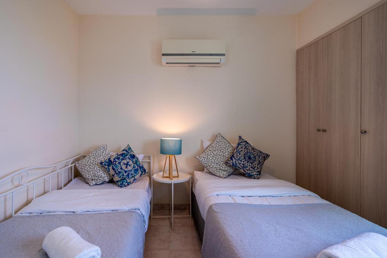 Sunny 2-Br Apartment In Mackenzie Ларнака Екстер'єр фото