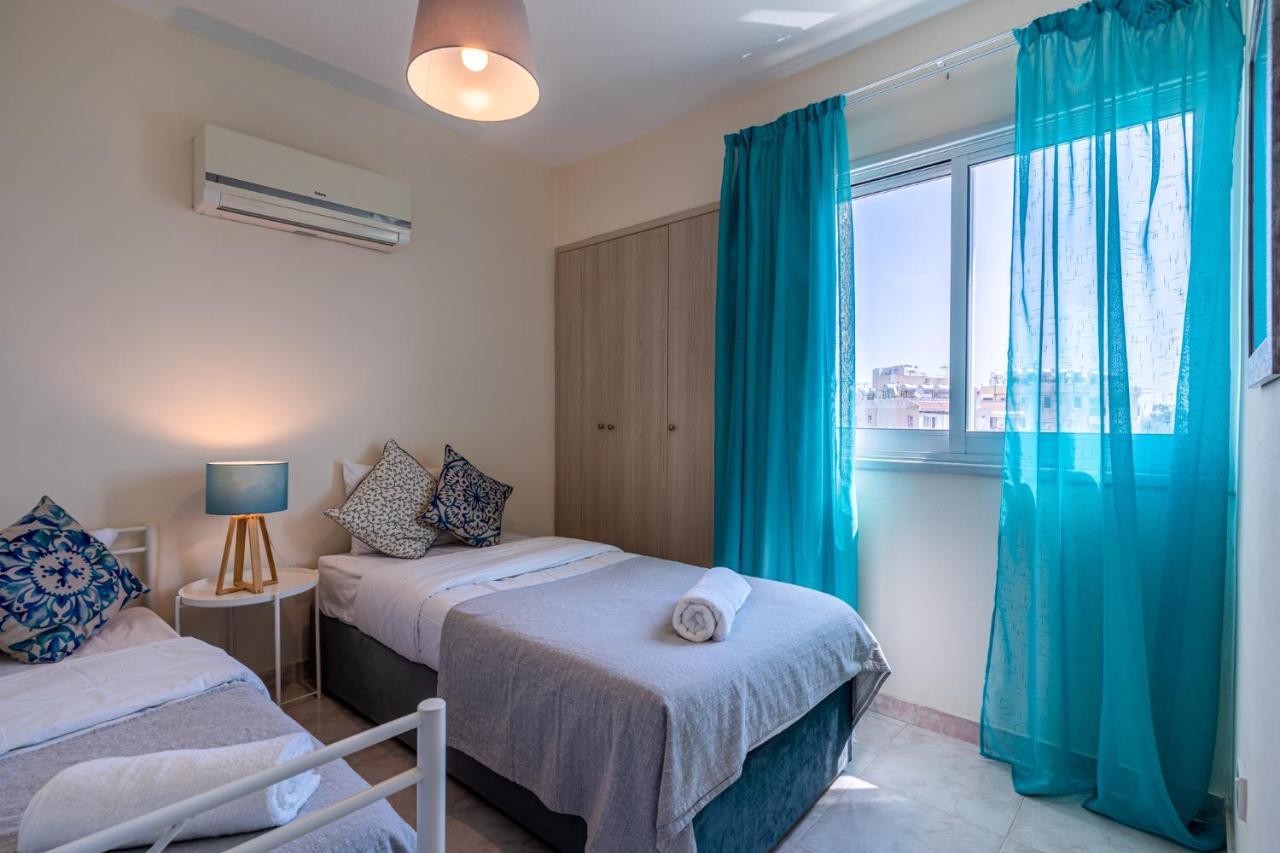 Sunny 2-Br Apartment In Mackenzie Ларнака Екстер'єр фото